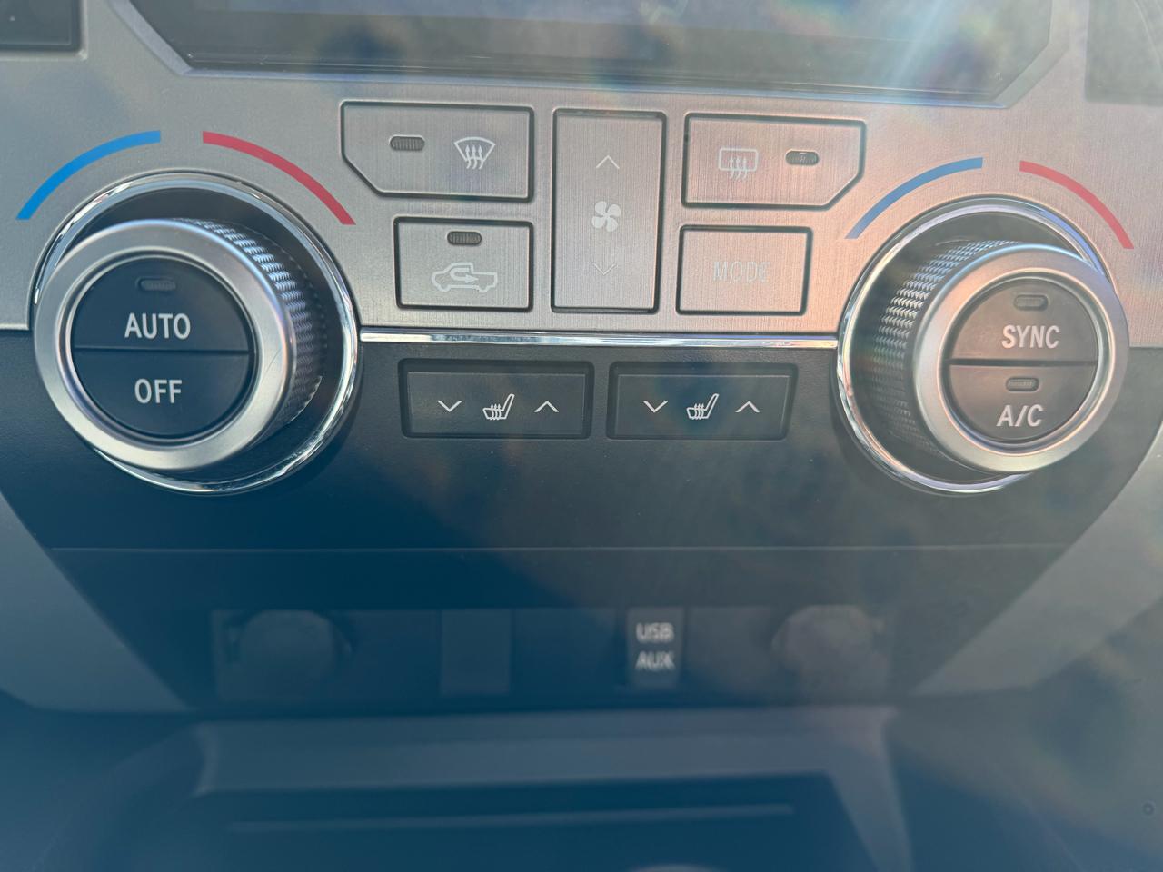 Toyota Tundra 4WD Limited CrewMax 5.5' Bed 5.7L FFV (Natl) 2017