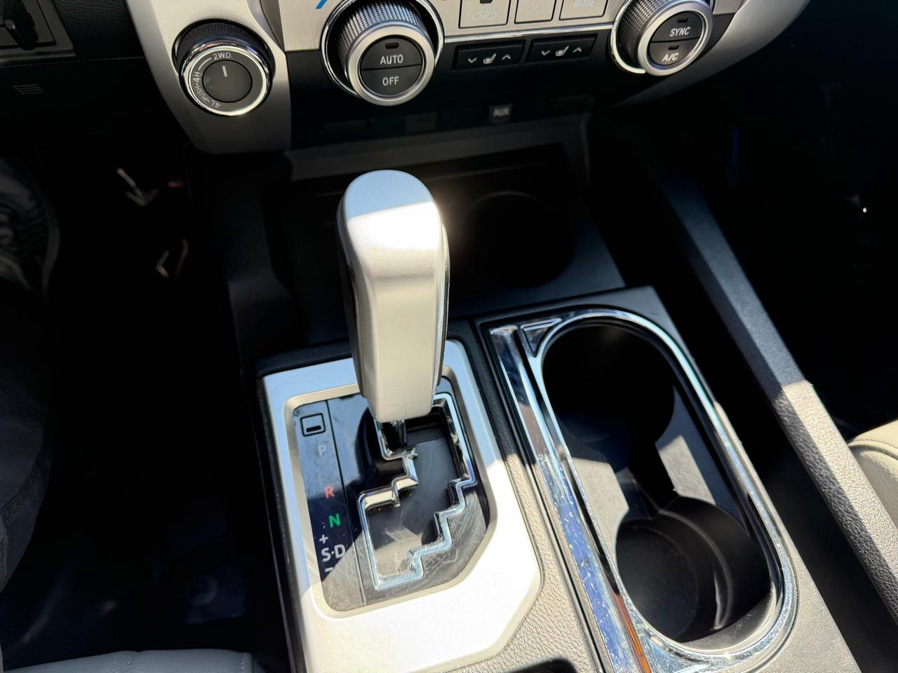 Toyota Tundra 4WD Limited CrewMax 5.5' Bed 5.7L FFV (Natl) 2017