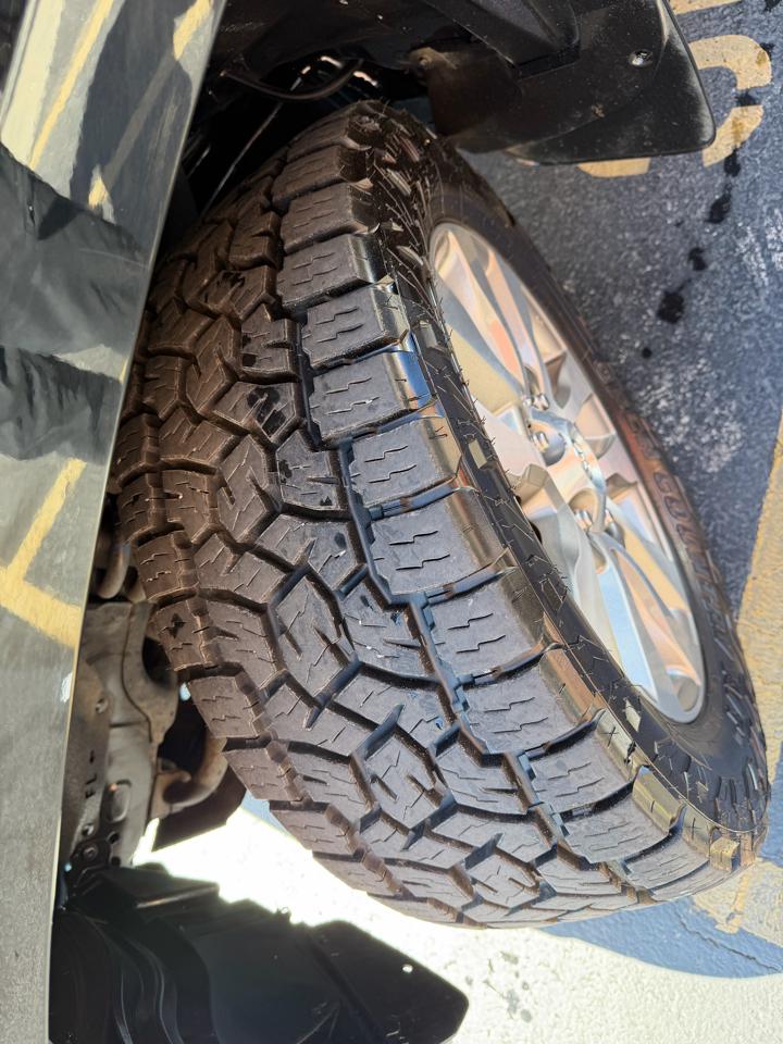 Toyota Tundra 4WD Limited CrewMax 5.5' Bed 5.7L FFV (Natl) 2017