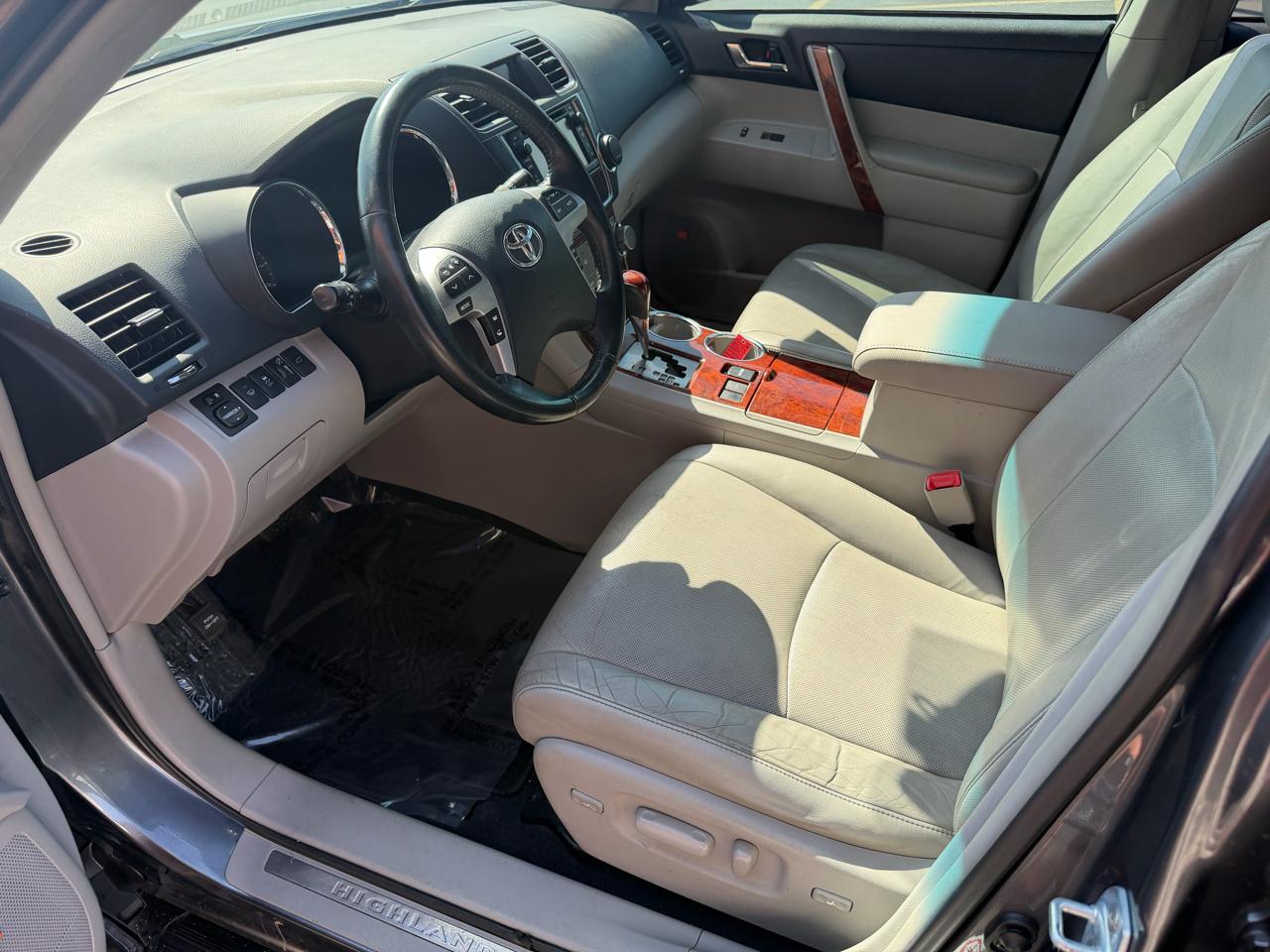 Toyota Highlander Limited 2013