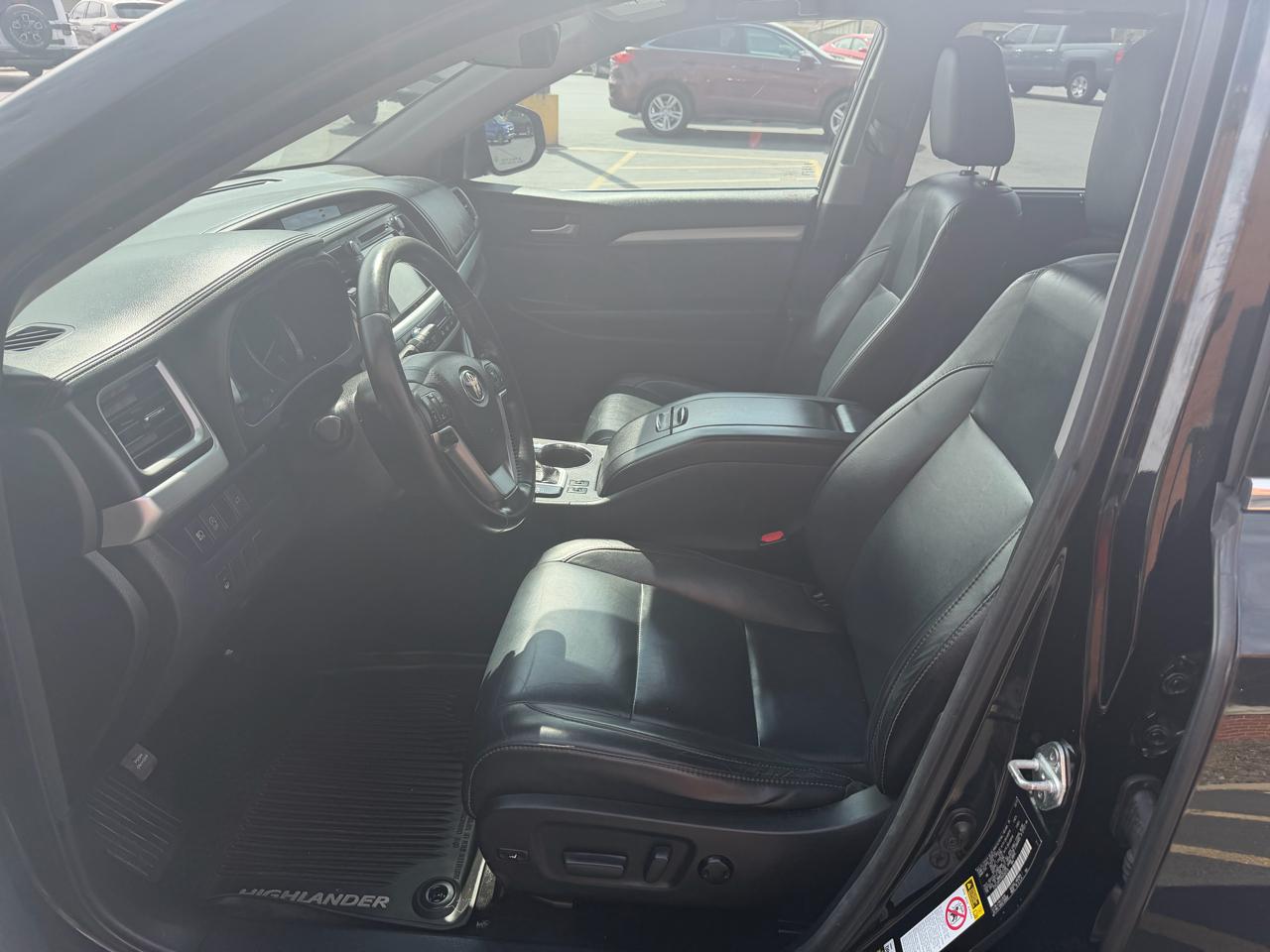 Toyota Highlander XLE V6 AWD (Natl) 2017