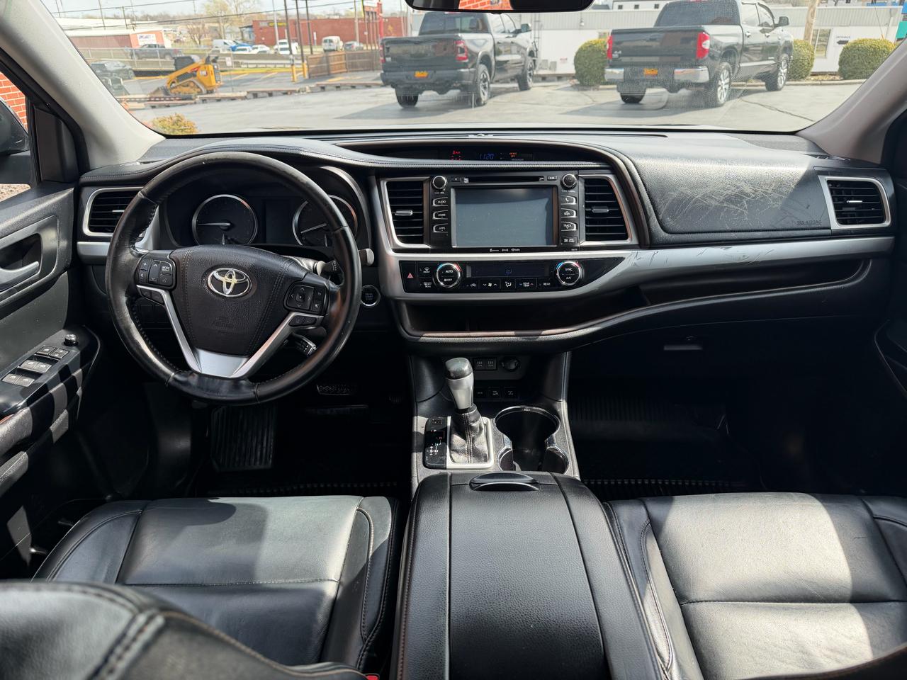 Toyota Highlander XLE V6 AWD (Natl) 2017