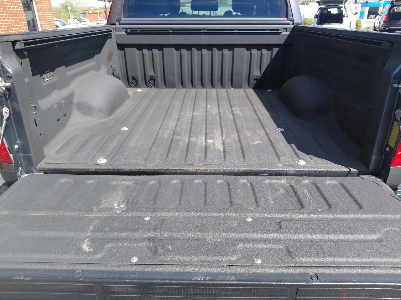 Toyota Tundra 4WD Truck CrewMax 5.7L FFV V8 6-Spd AT LTD (Natl) 2016