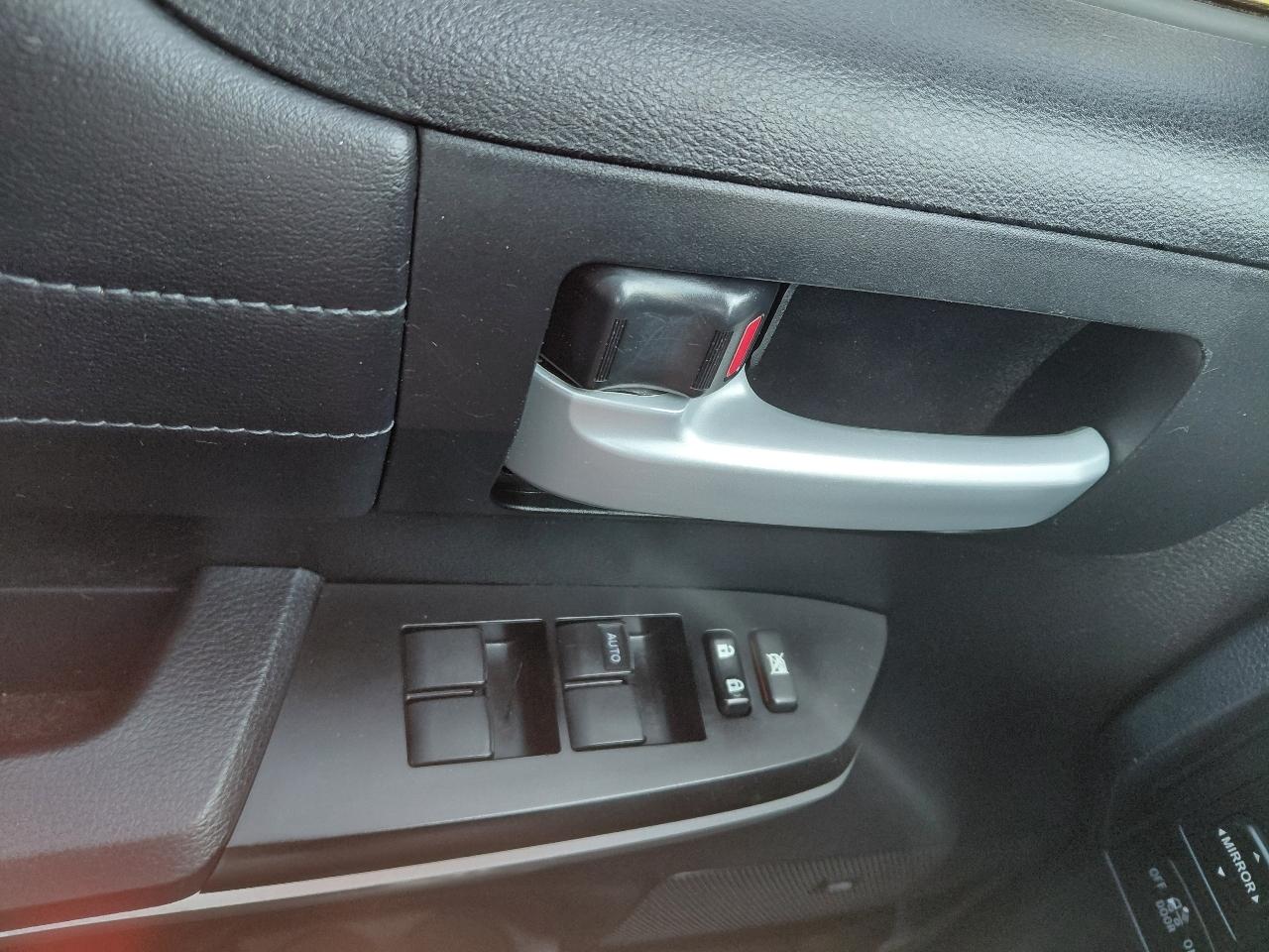 Toyota Tundra 4WD Truck CrewMax 5.7L FFV V8 6-Spd AT LTD (Natl) 2016