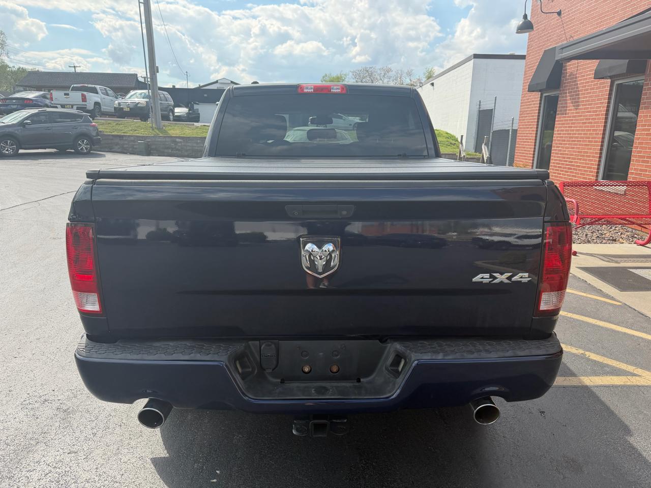 RAM 1500 4WD Crew Cab 140.5" Express 2013