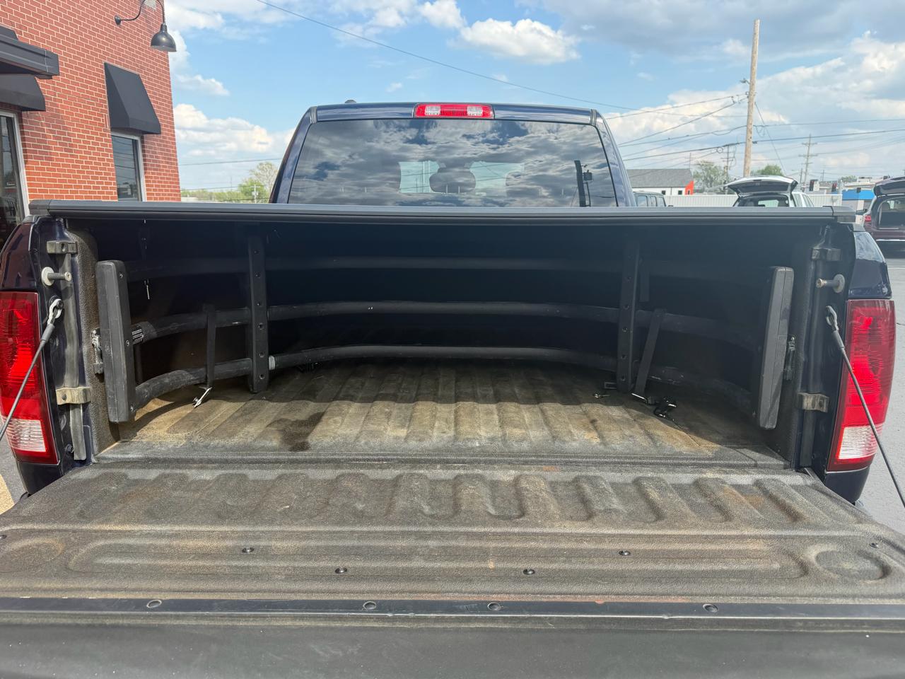 RAM 1500 4WD Crew Cab 140.5" Express 2013