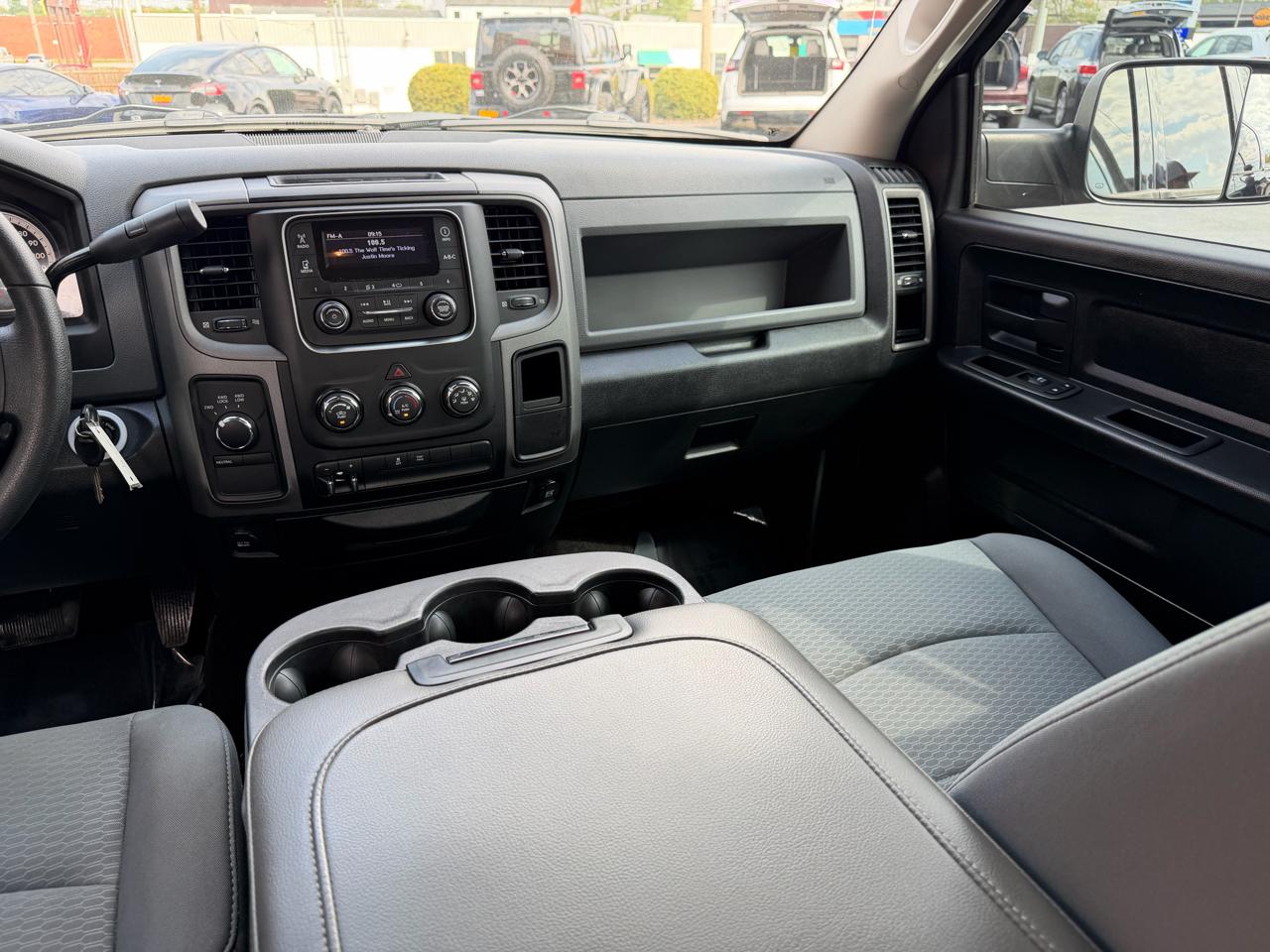 RAM 1500 4WD Crew Cab 140.5" Express 2013