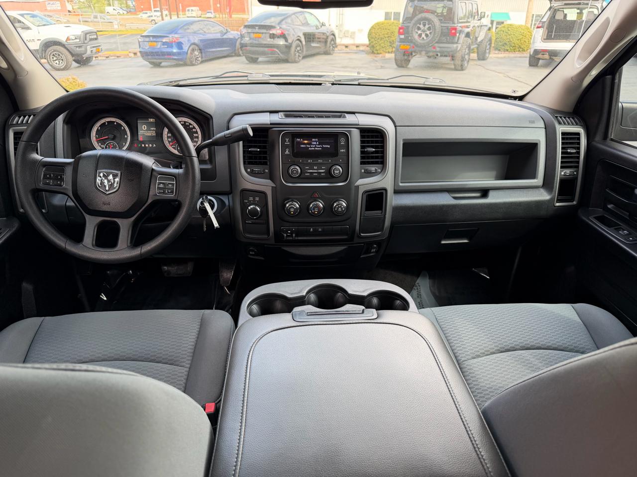 RAM 1500 4WD Crew Cab 140.5" Express 2013