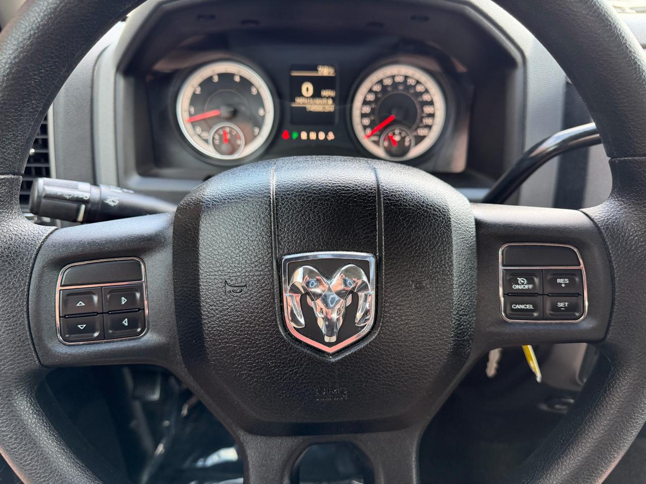 RAM 1500 4WD Crew Cab 140.5" Express 2013