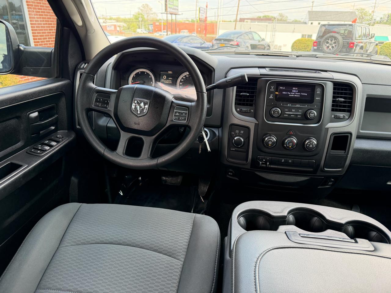 RAM 1500 4WD Crew Cab 140.5" Express 2013