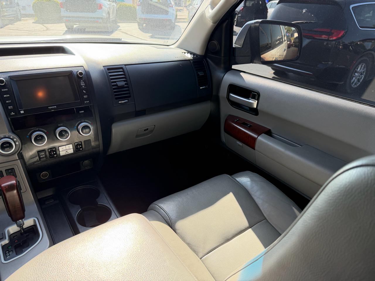 Toyota Sequoia 4WD 5.7L FFV Platinum (Natl) 2013