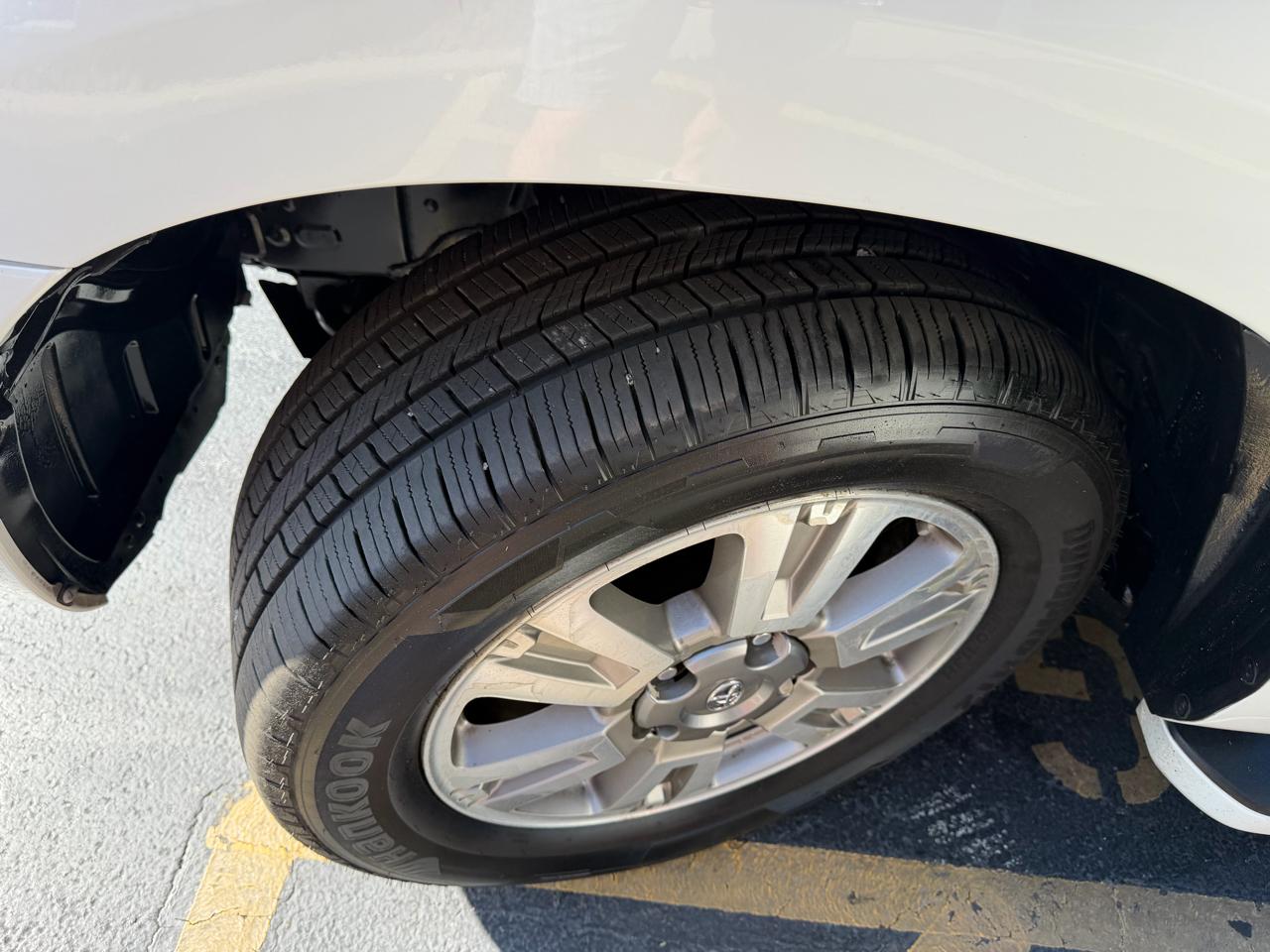 Toyota Sequoia 4WD 5.7L FFV Platinum (Natl) 2013