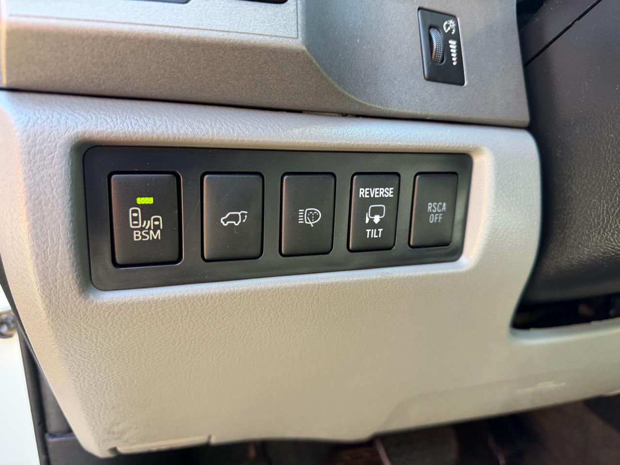 Toyota Sequoia 4WD 5.7L FFV Platinum (Natl) 2013