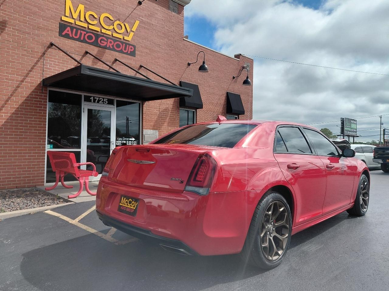 Chrysler 300 4dr Sdn 300S Alloy Edition RWD 2016