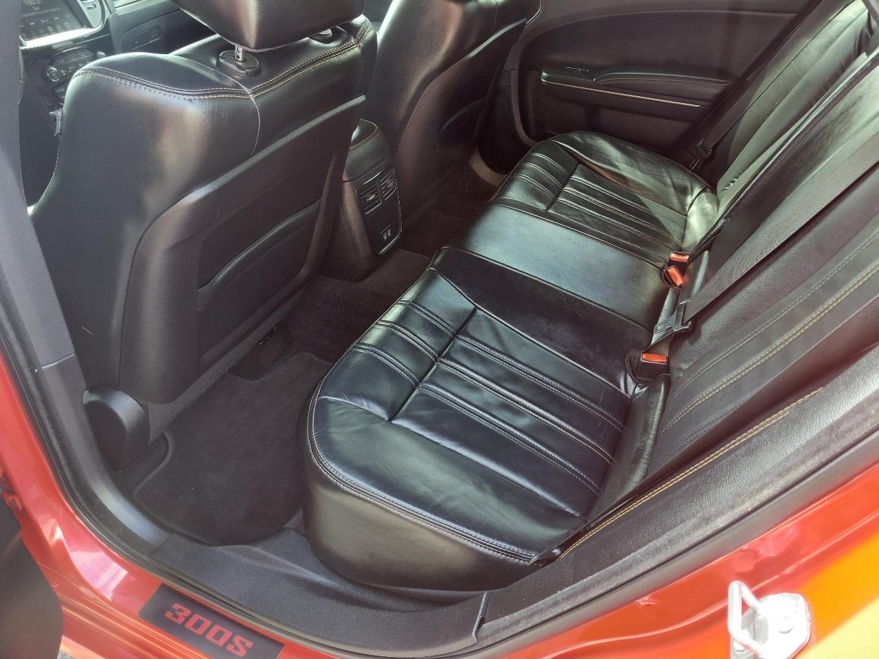 Chrysler 300 4dr Sdn 300S Alloy Edition RWD 2016