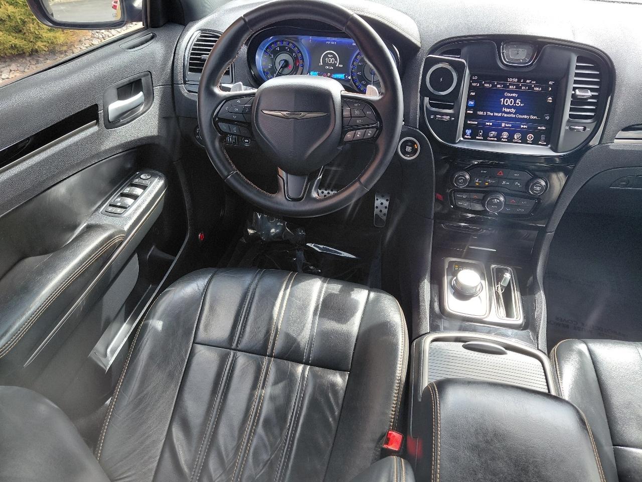 Chrysler 300 4dr Sdn 300S Alloy Edition RWD 2016