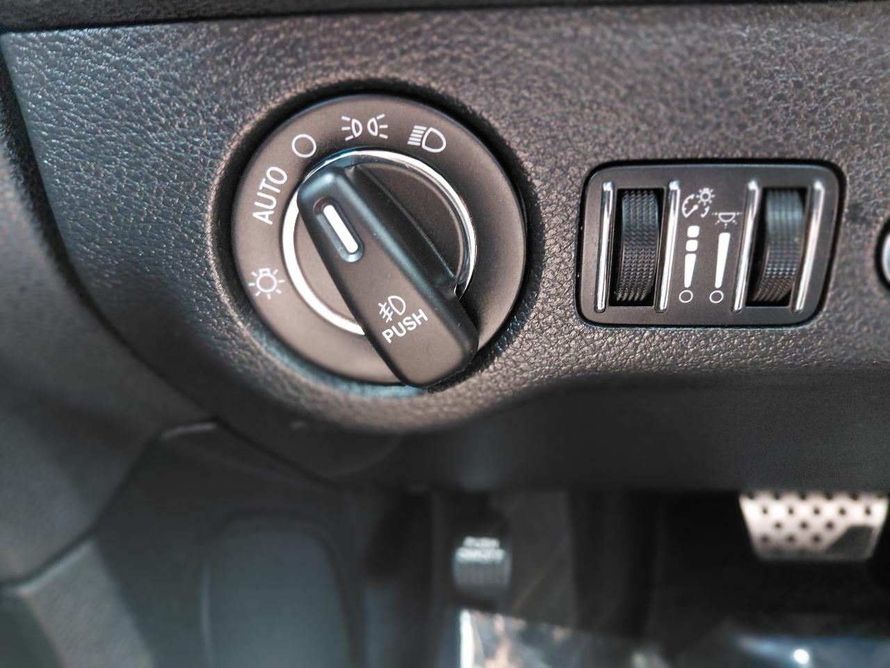 Chrysler 300 4dr Sdn 300S Alloy Edition RWD 2016