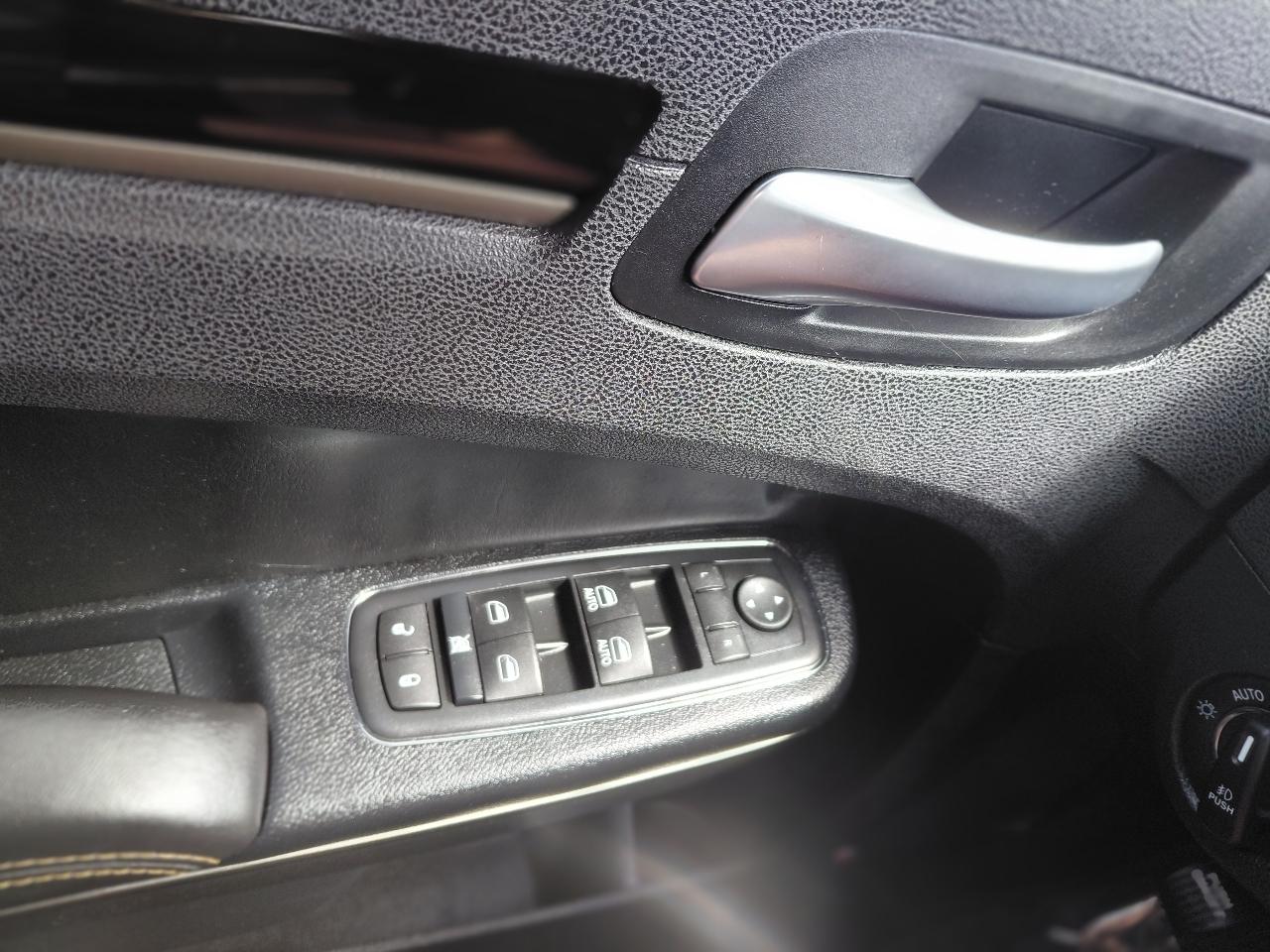 Chrysler 300 4dr Sdn 300S Alloy Edition RWD 2016