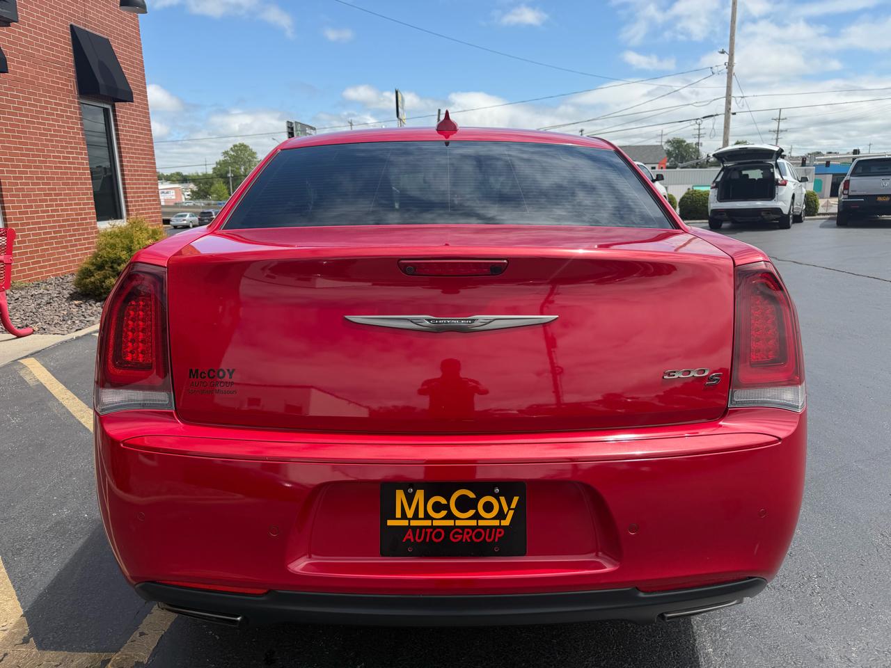 Chrysler 300 4dr Sdn 300S Alloy Edition RWD 2016