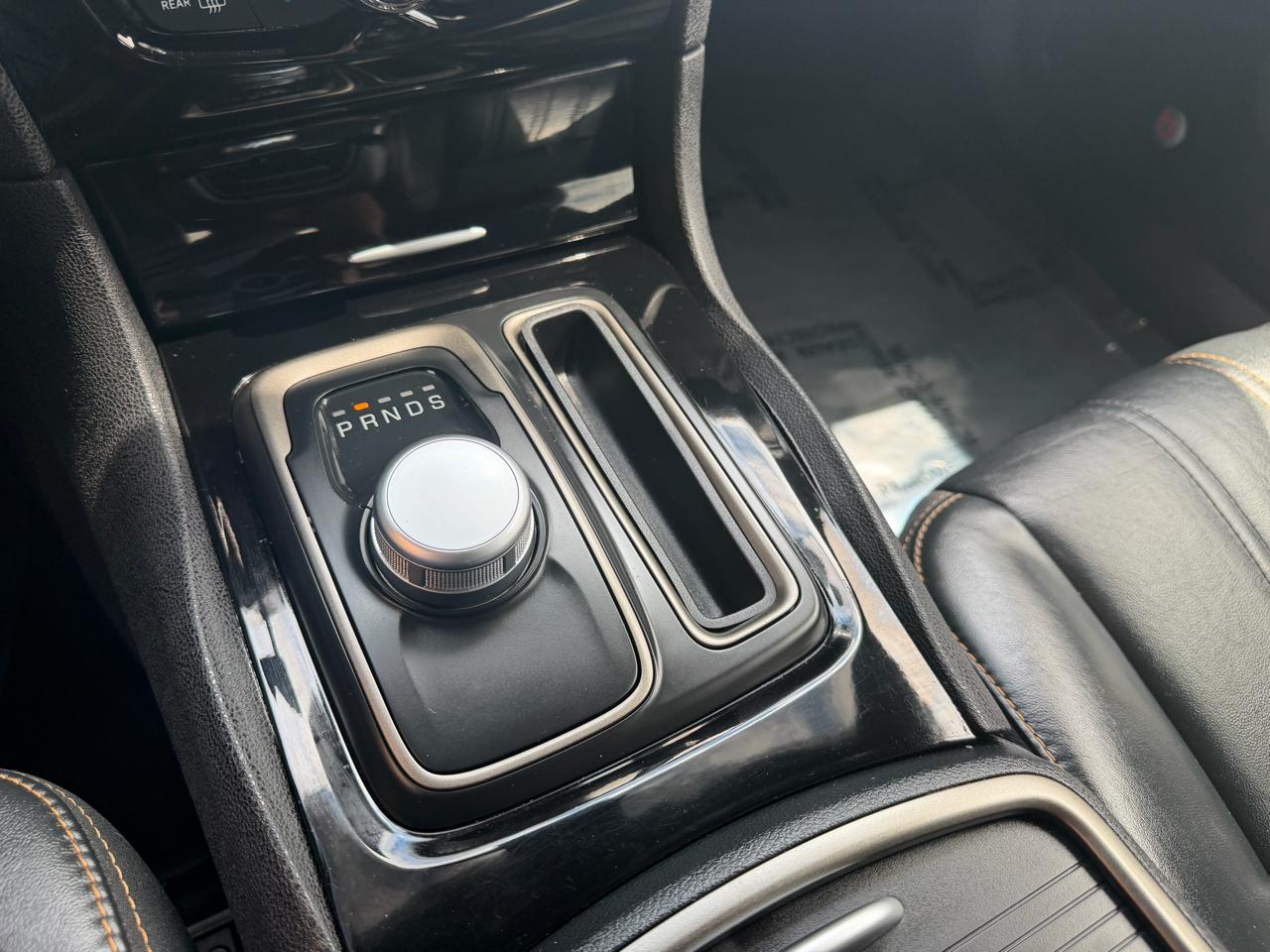 Chrysler 300 4dr Sdn 300S Alloy Edition RWD 2016