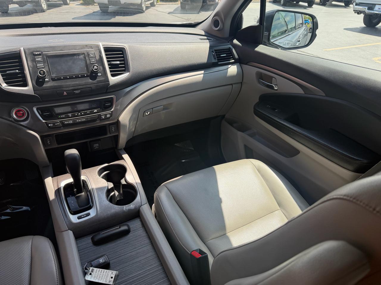 Honda Ridgeline 4WD Crew Cab RTL w/Leather 2017