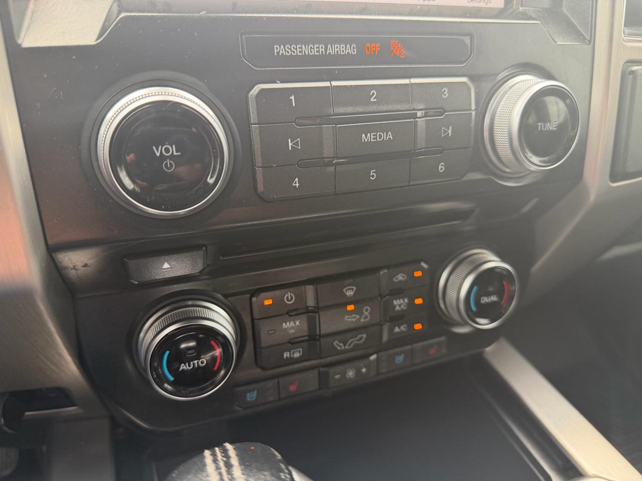 Ford F-150 Platinum SuperCrew 4WD 2017