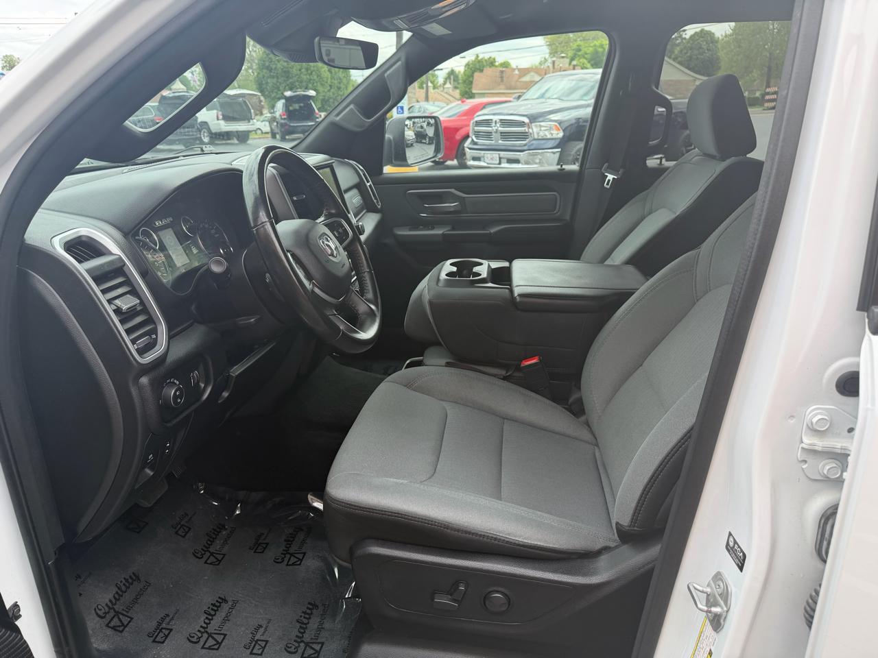 RAM 1500 Big Horn 4x4 Crew Cab 6'4" Box 2022