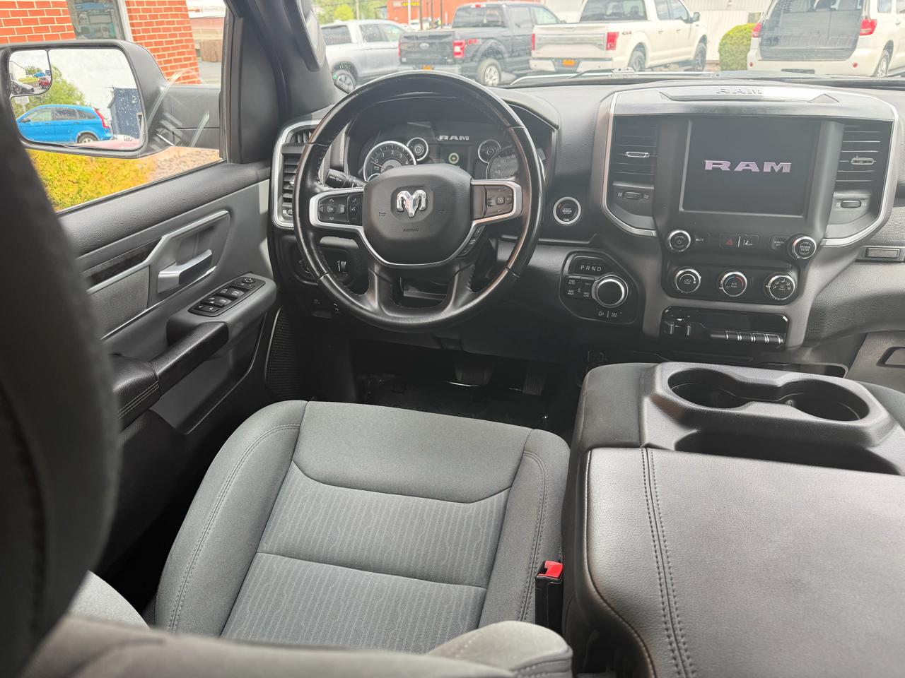 RAM 1500 Big Horn 4x4 Crew Cab 6'4" Box 2022