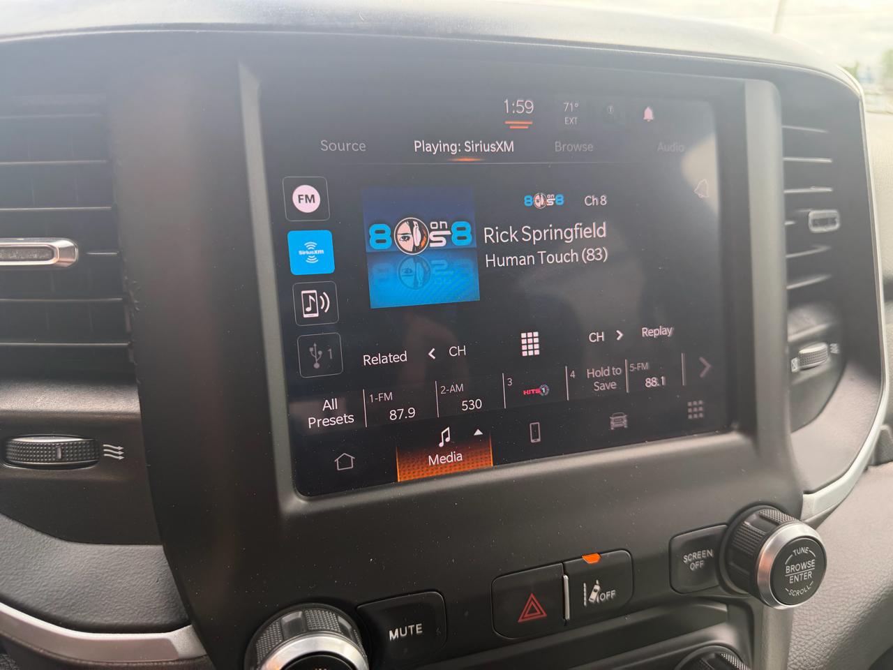 RAM 1500 Big Horn 4x4 Crew Cab 6'4" Box 2022