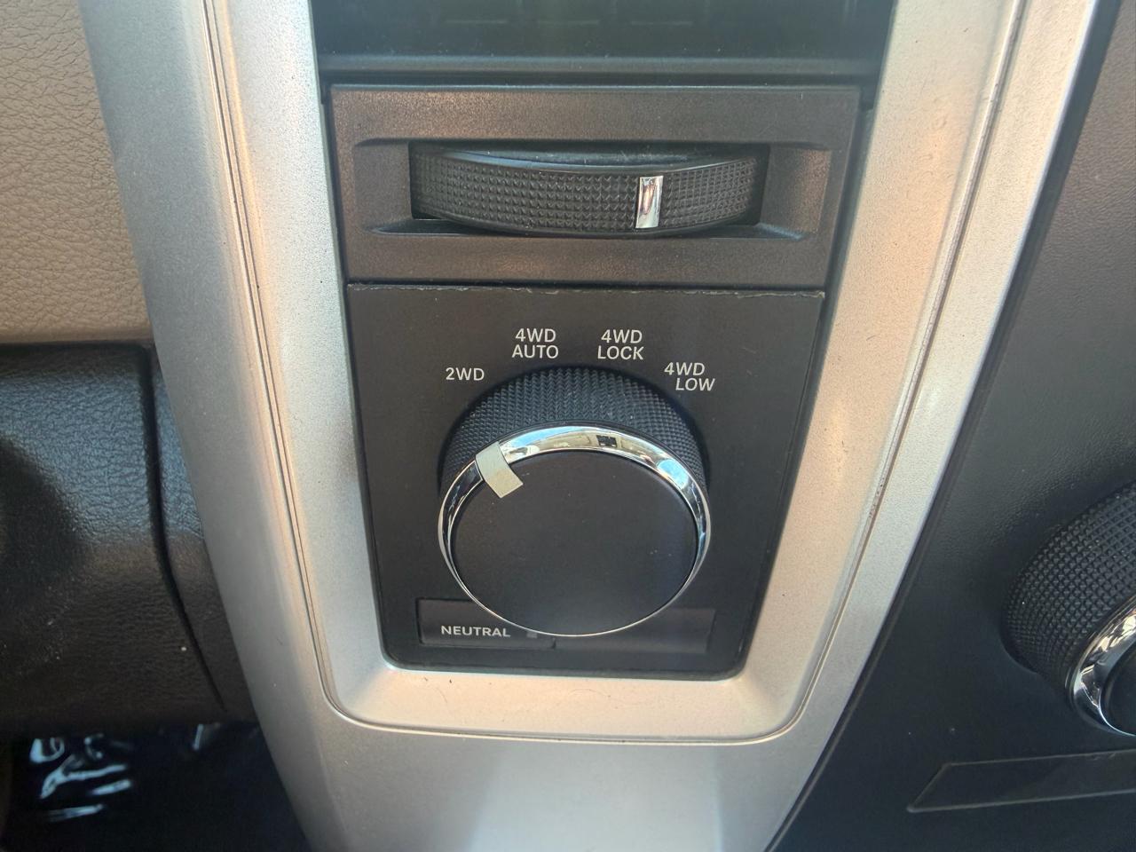 RAM 1500 4WD Crew Cab 140.5" Lone Star 2012