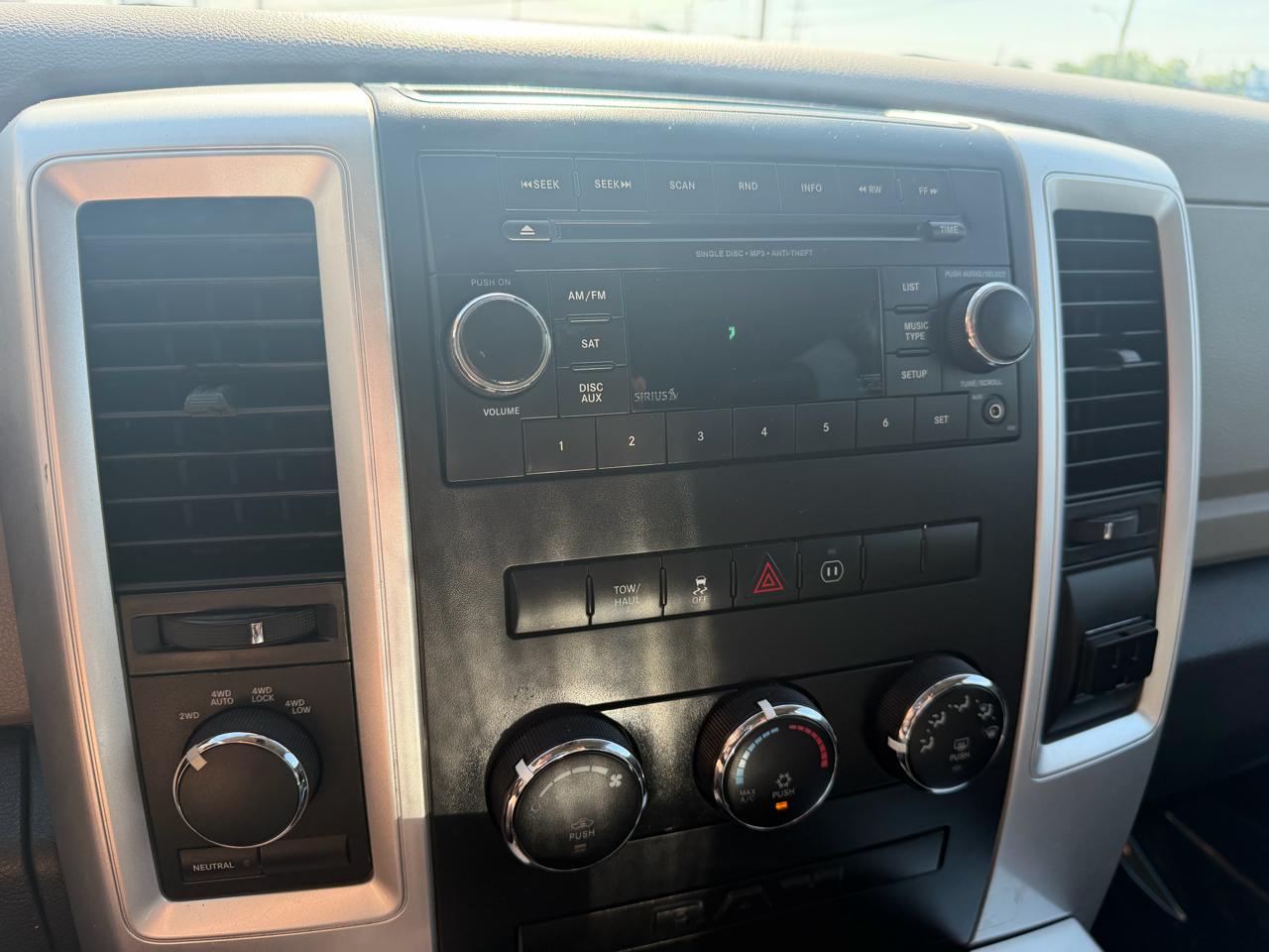 RAM 1500 4WD Crew Cab 140.5" Lone Star 2012