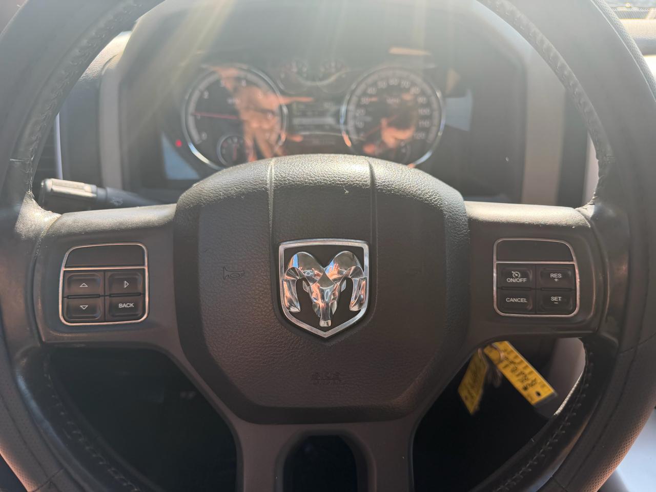 RAM 1500 4WD Crew Cab 140.5" Lone Star 2012