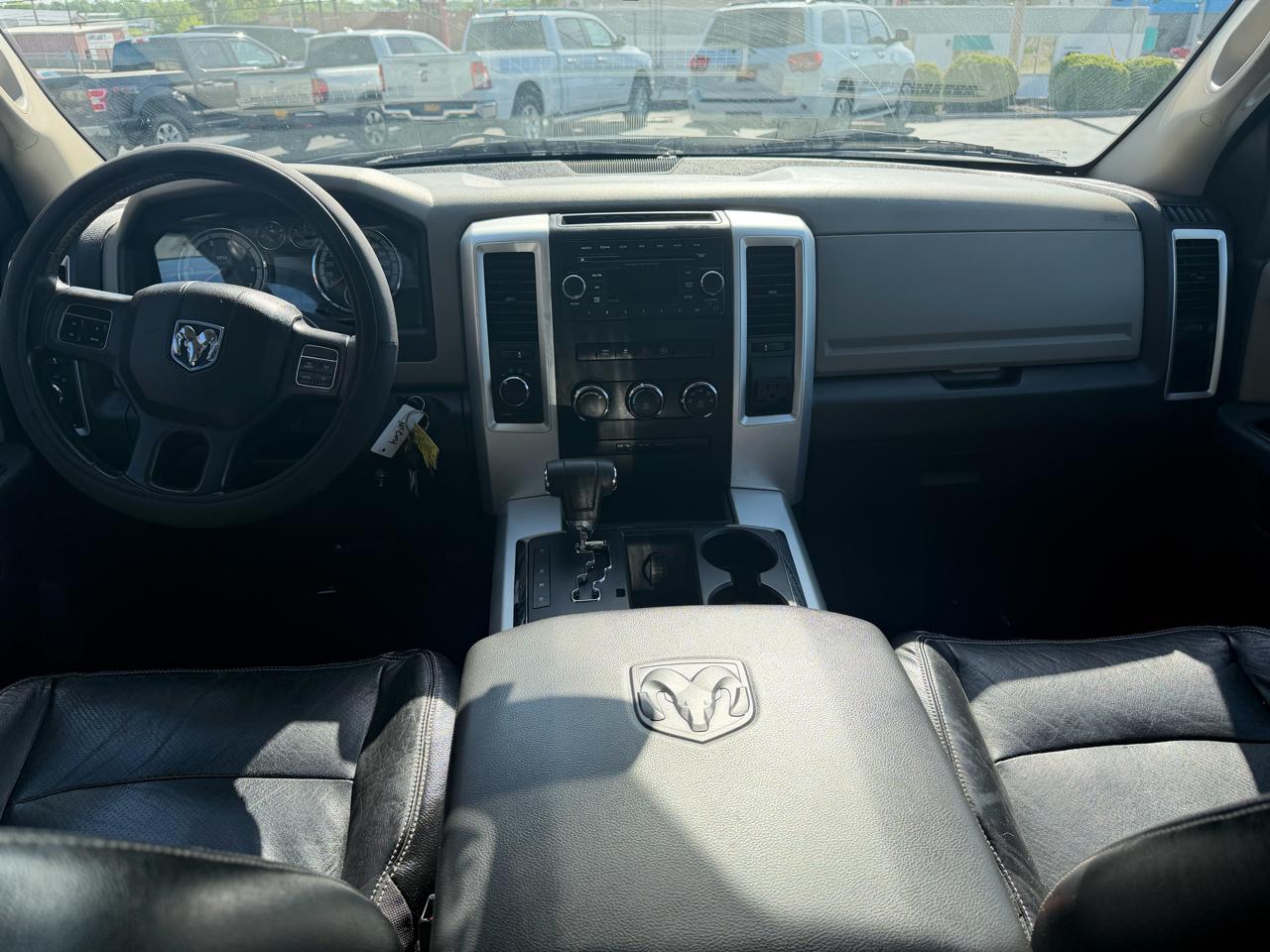 RAM 1500 4WD Crew Cab 140.5" Lone Star 2012