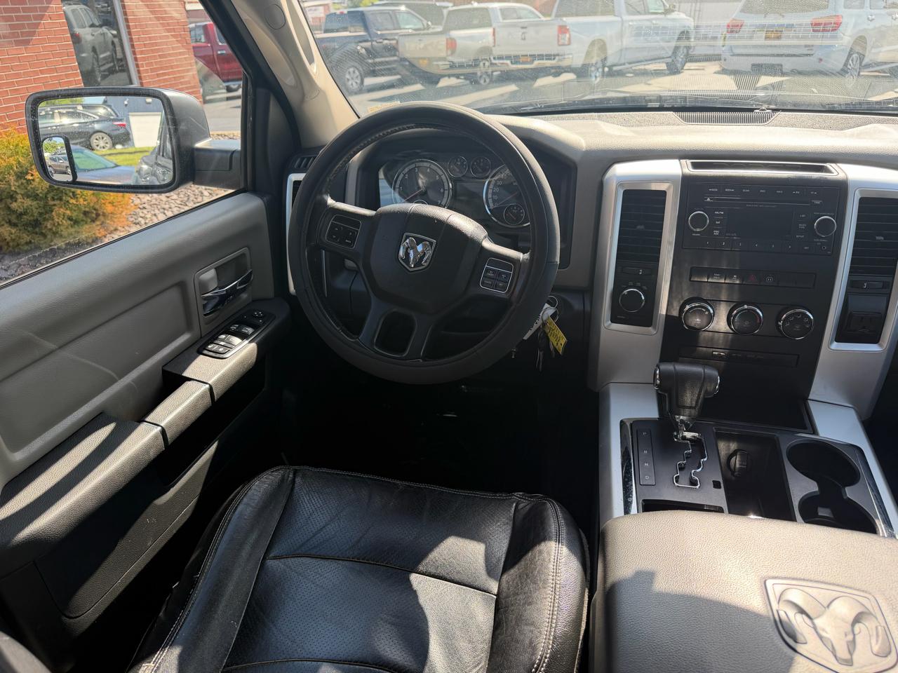 RAM 1500 4WD Crew Cab 140.5" Lone Star 2012