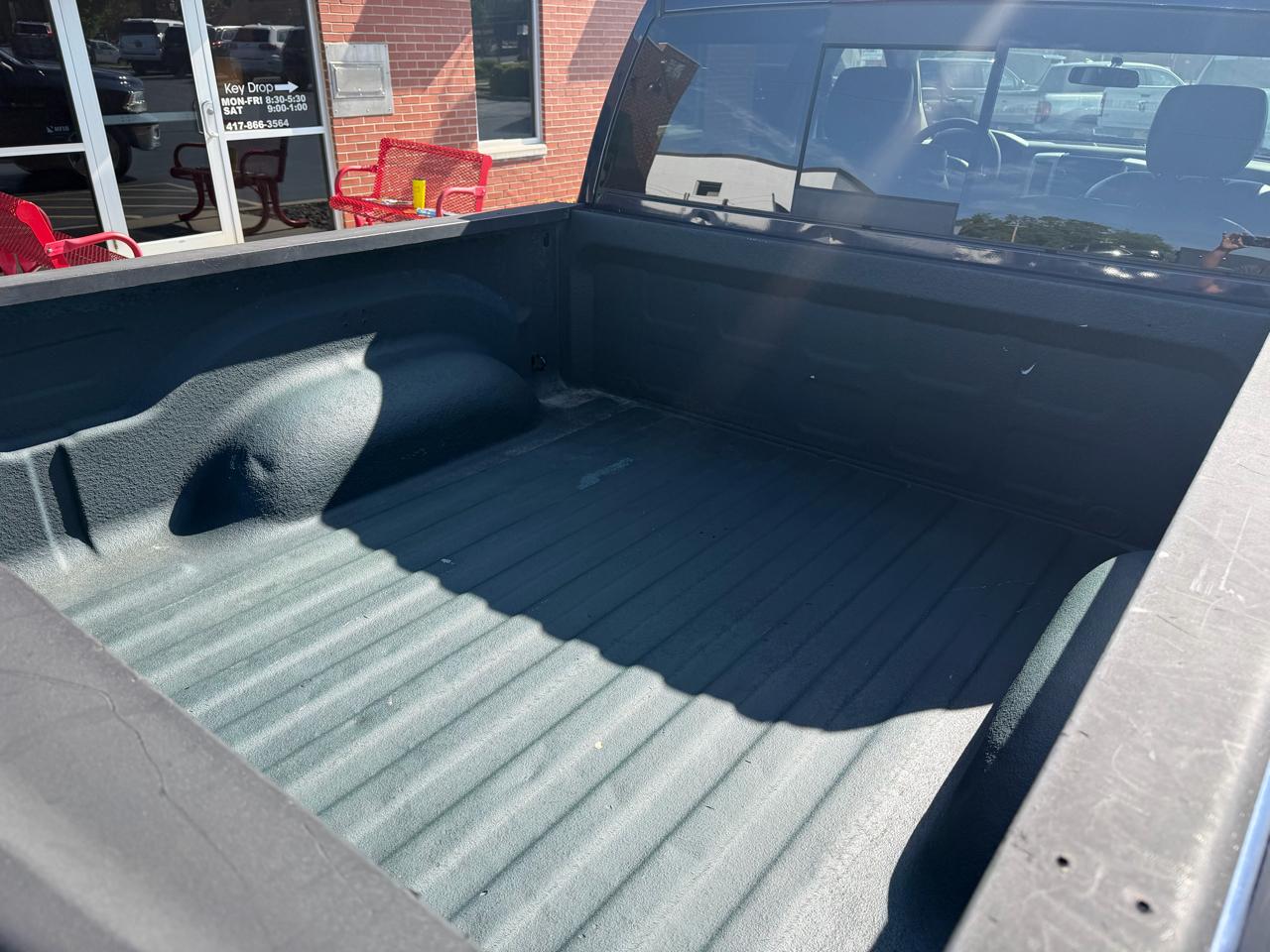 RAM 1500 4WD Crew Cab 140.5" Lone Star 2012