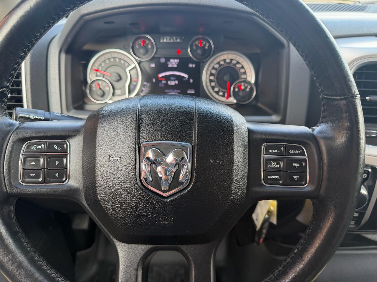 RAM 1500 Big Horn Crew Cab 4WD 2017