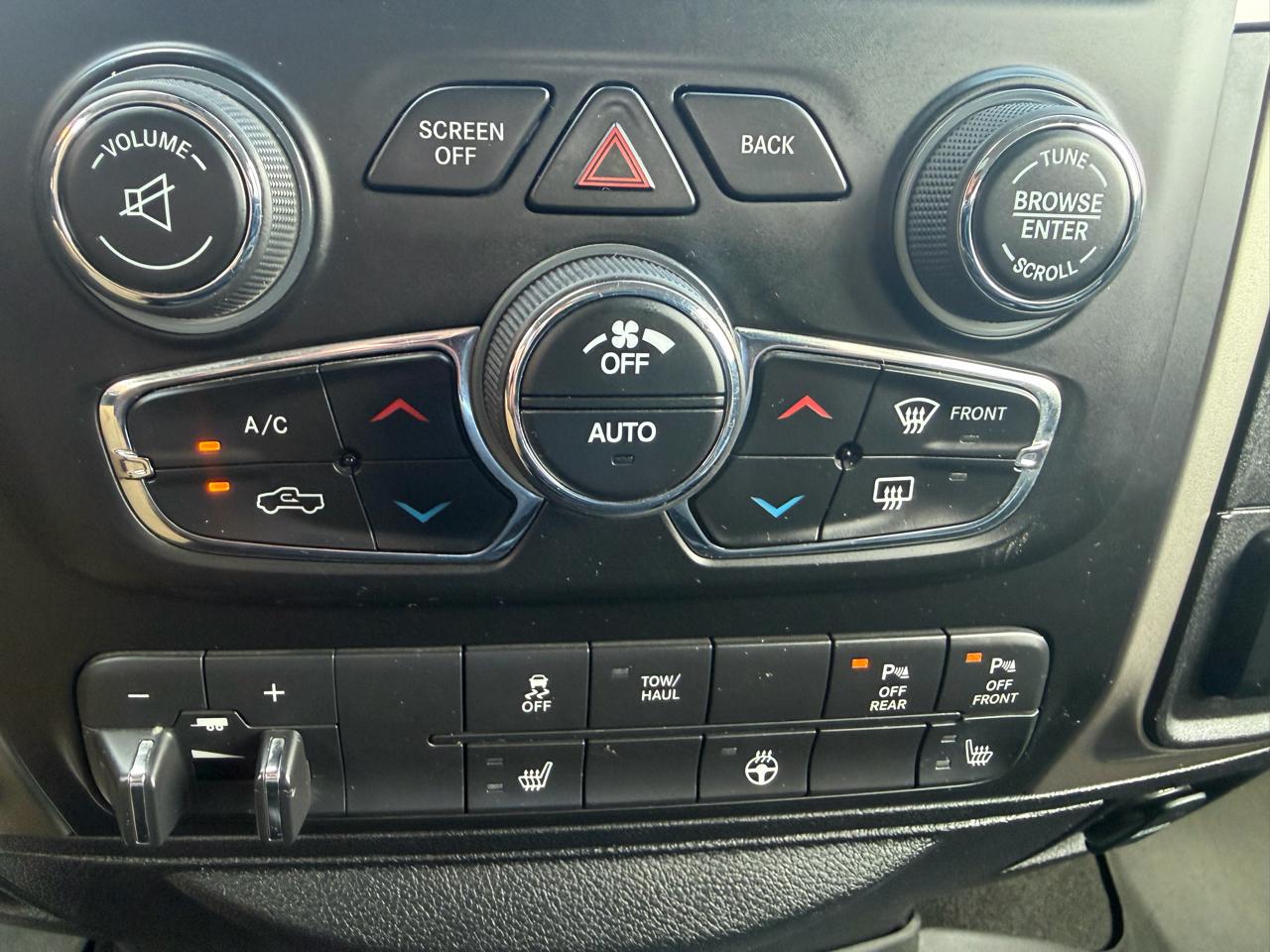 RAM 1500 Big Horn Crew Cab 4WD 2017
