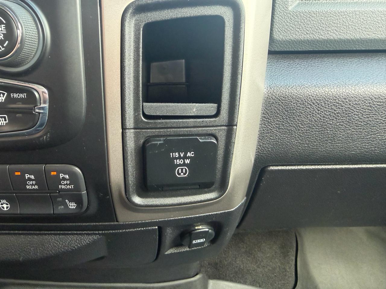 RAM 1500 Big Horn Crew Cab 4WD 2017