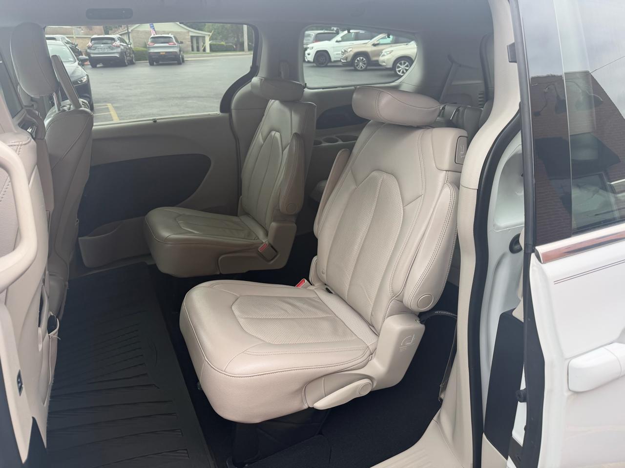 Chrysler Pacifica Touring-L Plus FWD 2017