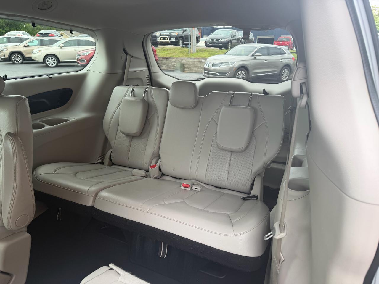 Chrysler Pacifica Touring-L Plus FWD 2017