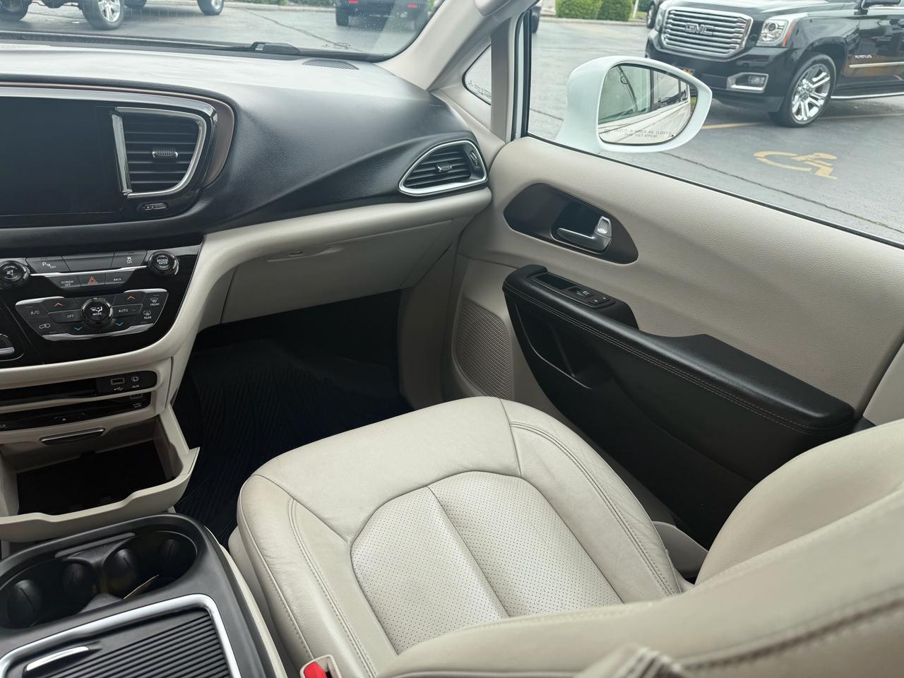 Chrysler Pacifica Touring-L Plus FWD 2017
