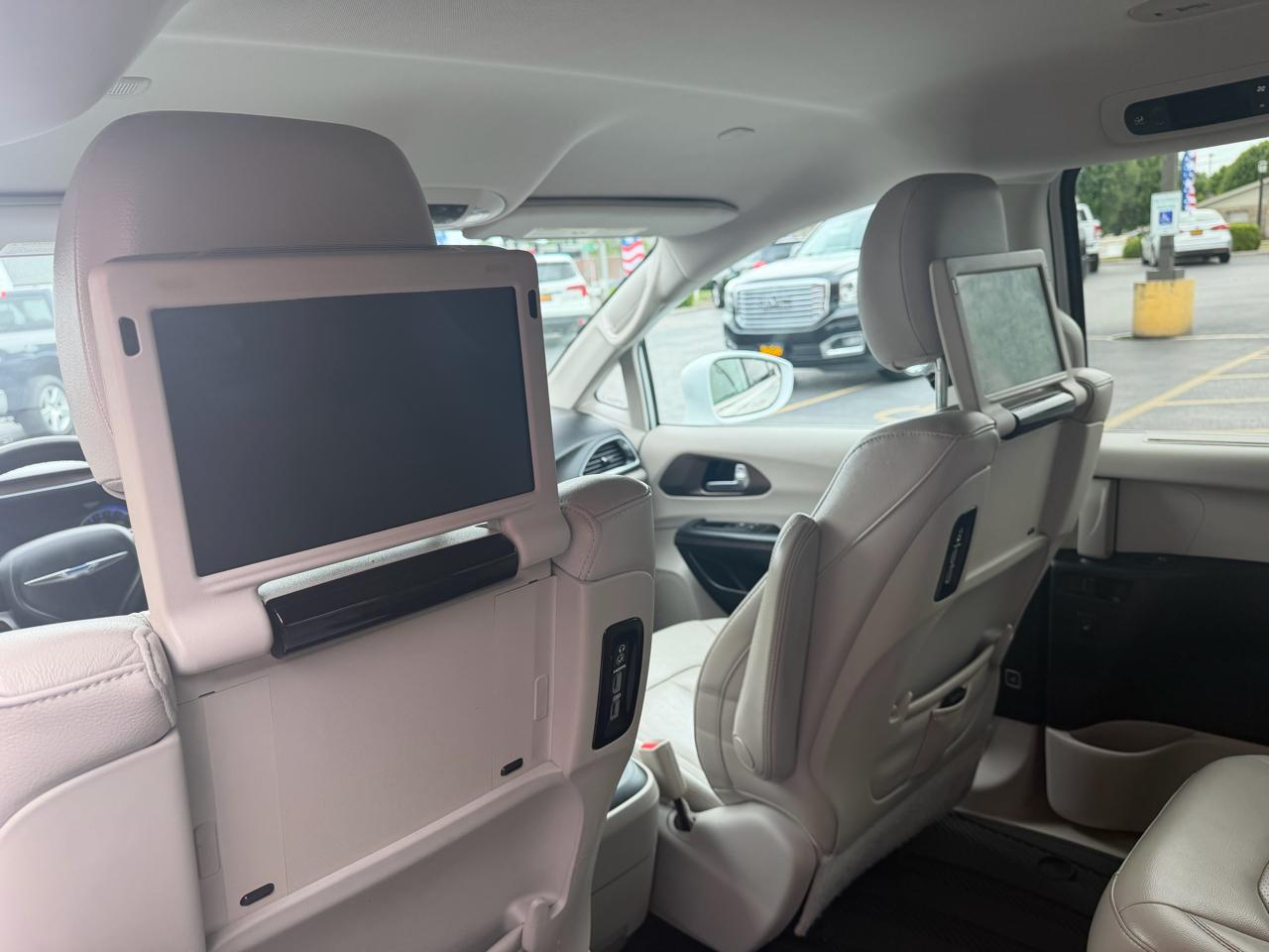 Chrysler Pacifica Touring-L Plus FWD 2017