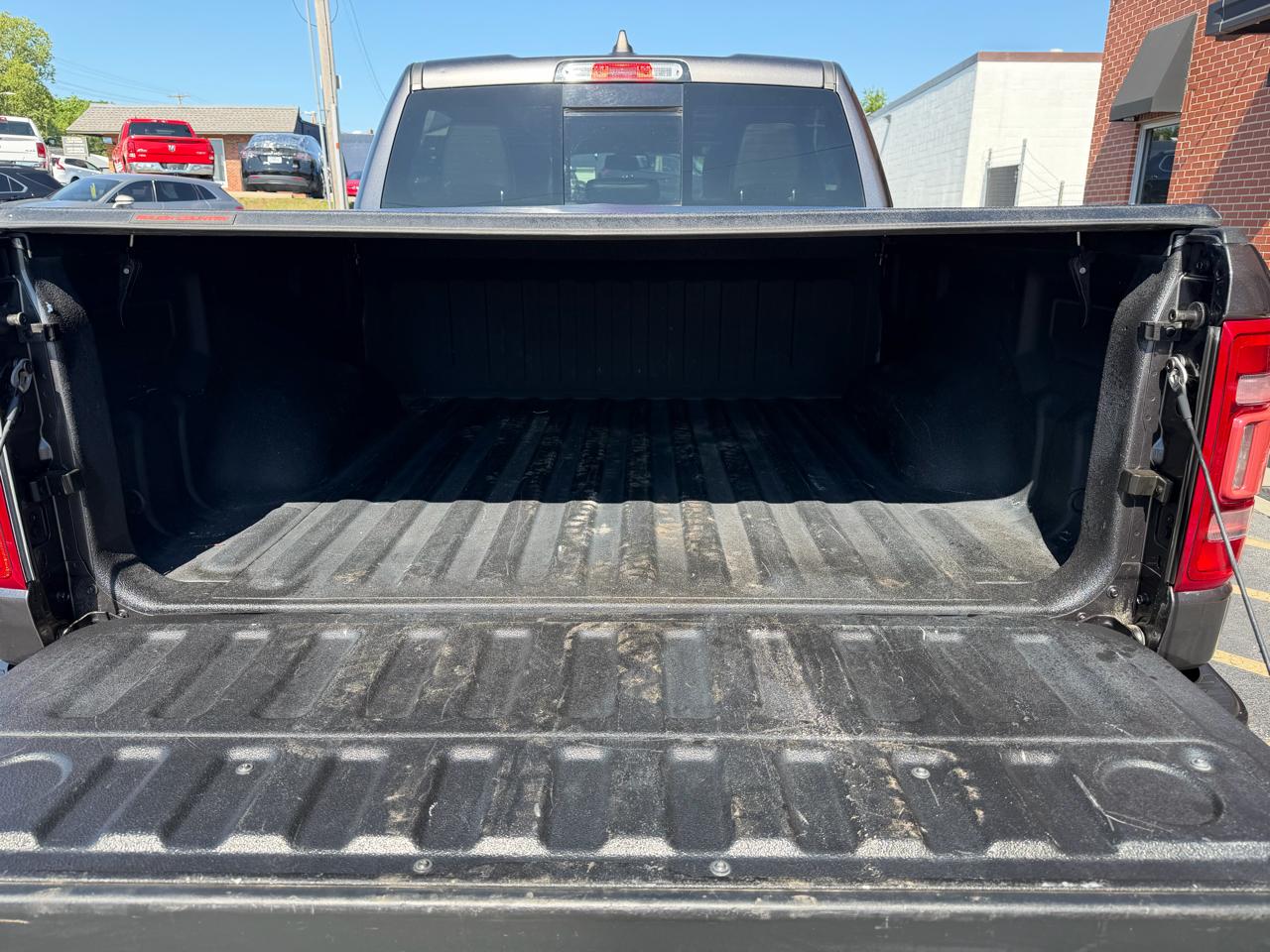 RAM 1500 Laramie 4x4 Crew Cab 5'7" Box 2020