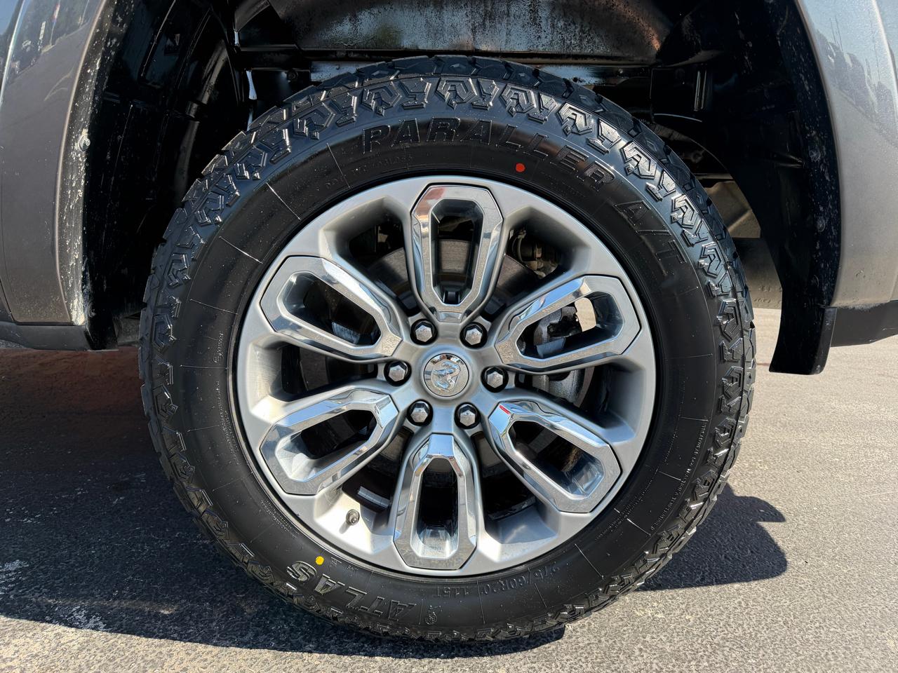 RAM 1500 Laramie 4x4 Crew Cab 5'7" Box 2020