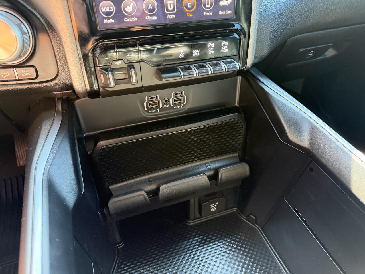RAM 1500 Laramie 4x4 Crew Cab 5'7" Box 2020
