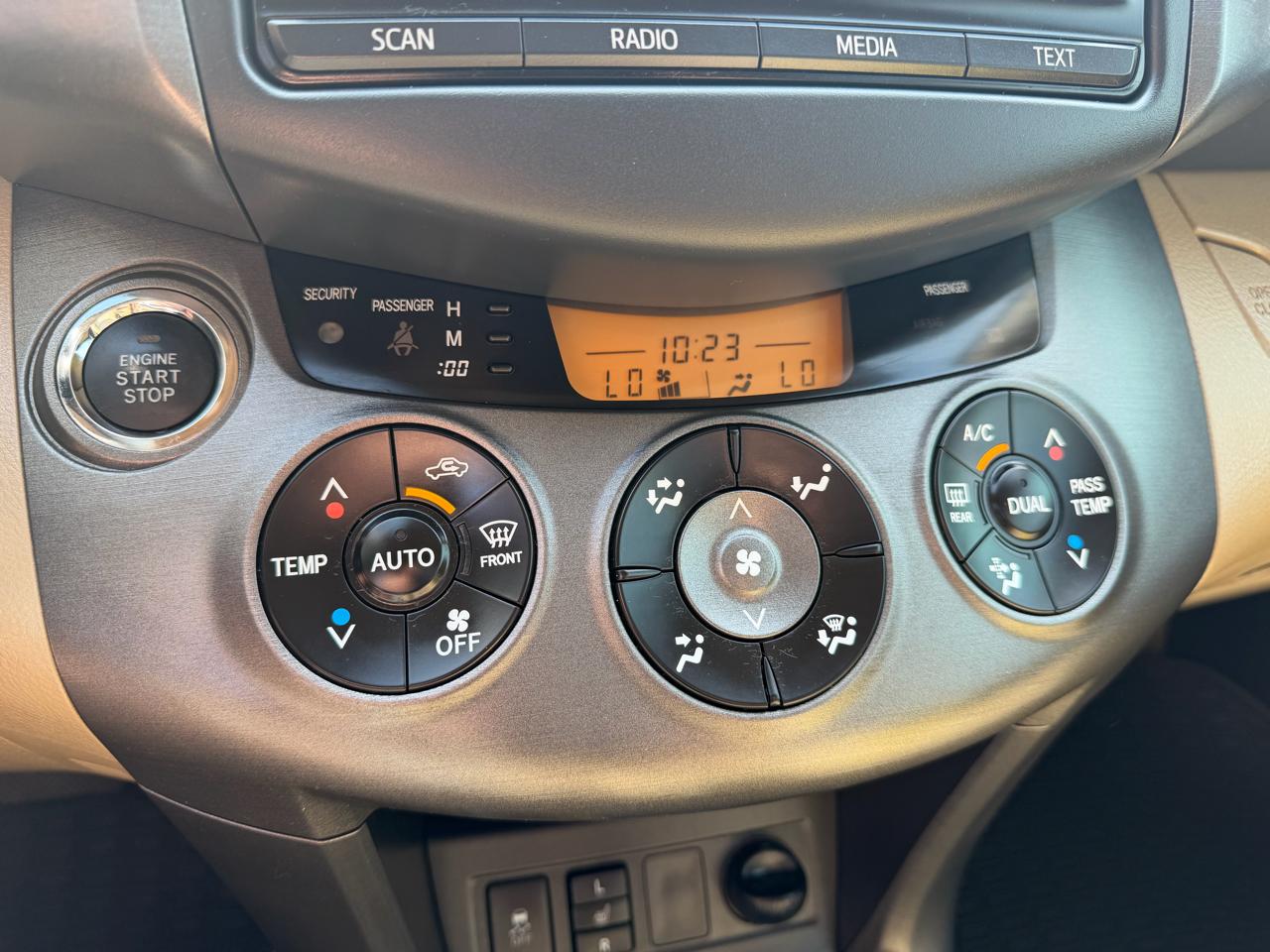 Toyota RAV4 Limited V6 4WD 2012