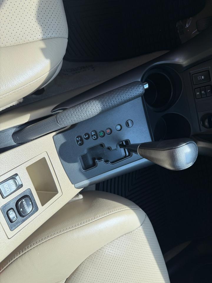 Toyota RAV4 Limited V6 4WD 2012