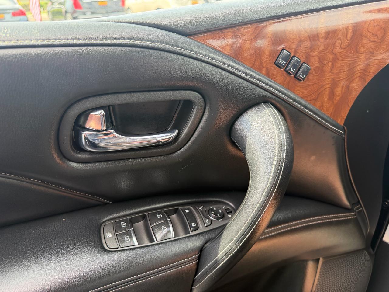 Infiniti QX80 LUXE AWD 2019