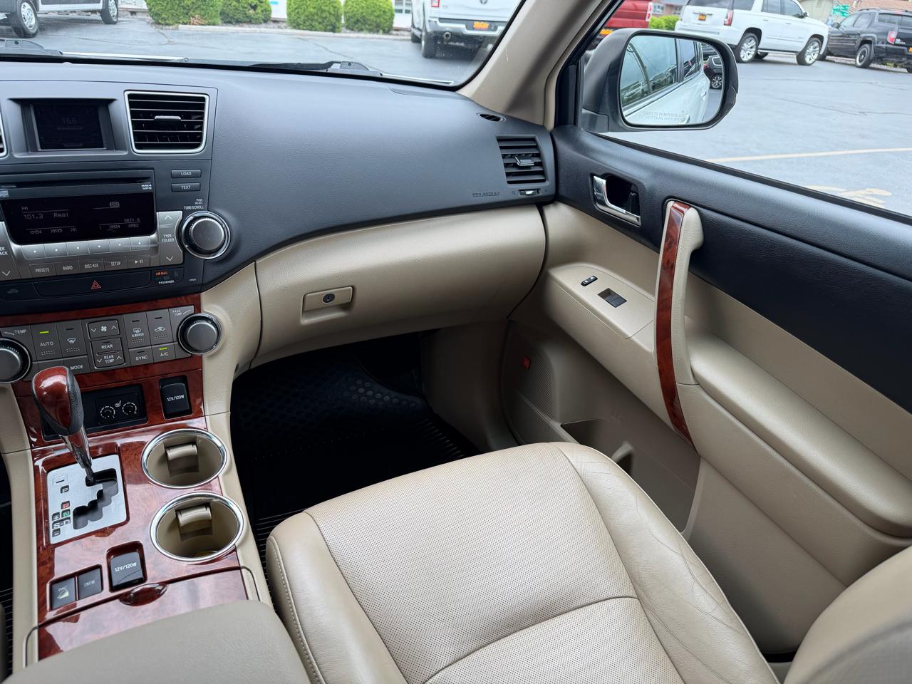 Toyota Highlander 4WD 4dr V6 Limited (Natl) 2012