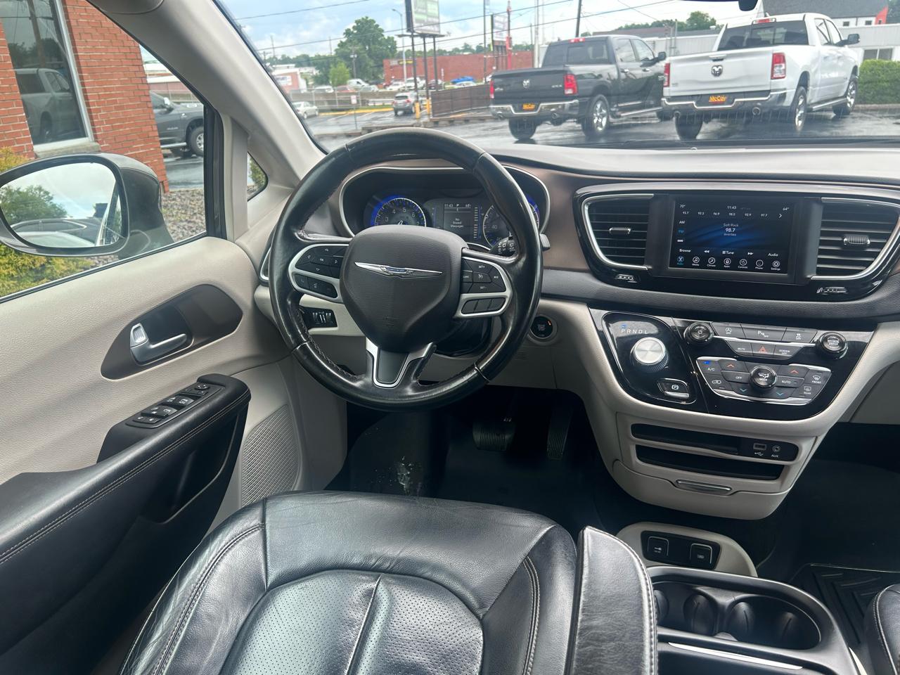 Chrysler Pacifica Touring L FWD 2018
